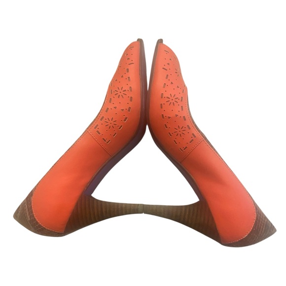 Poetic License Irregular Choice Leather Lizard 3 1/2 inch High Heel Pump. Size 8 - Picture 4 of 9